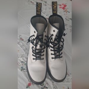 EUC Dr. Martens🤍White Lace-Up "AirWear WITH SOLES Bouncing" Leather Boots Sz 8M